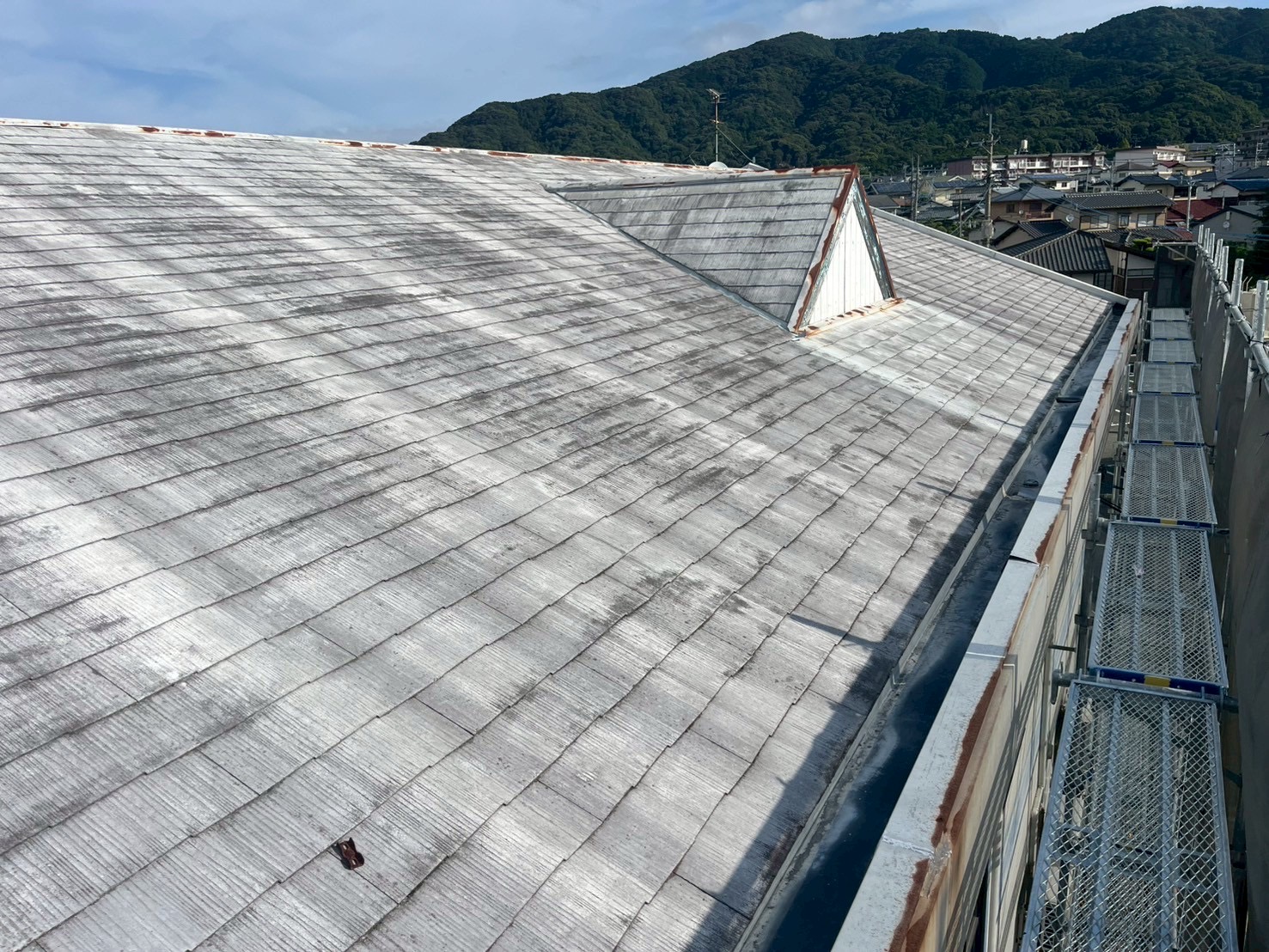 福岡県太宰府市で行ったオークリッジによる屋根カバールーフ工事の施工写真