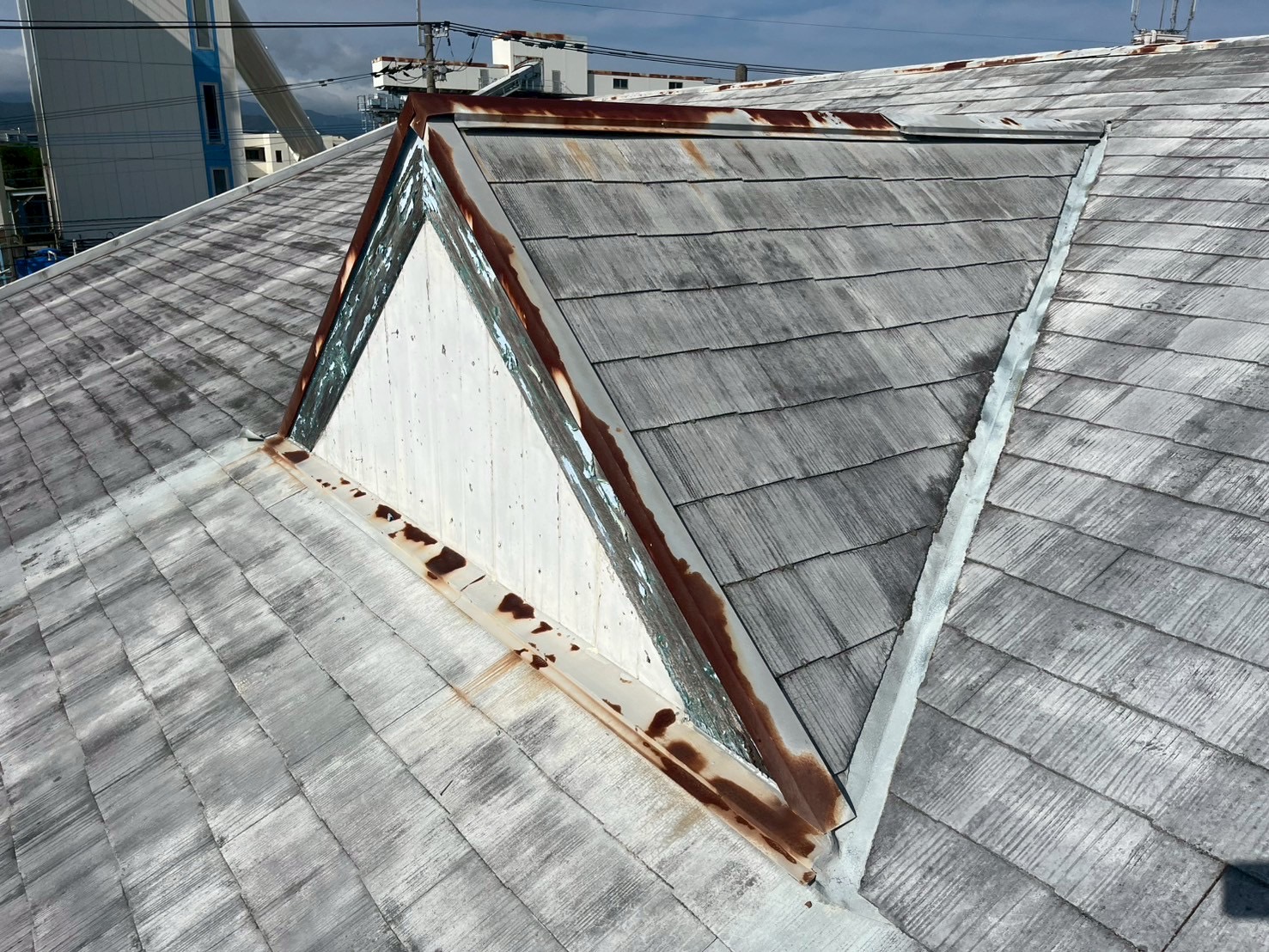 福岡県太宰府市で行ったオークリッジによる屋根カバールーフ工事の施工写真