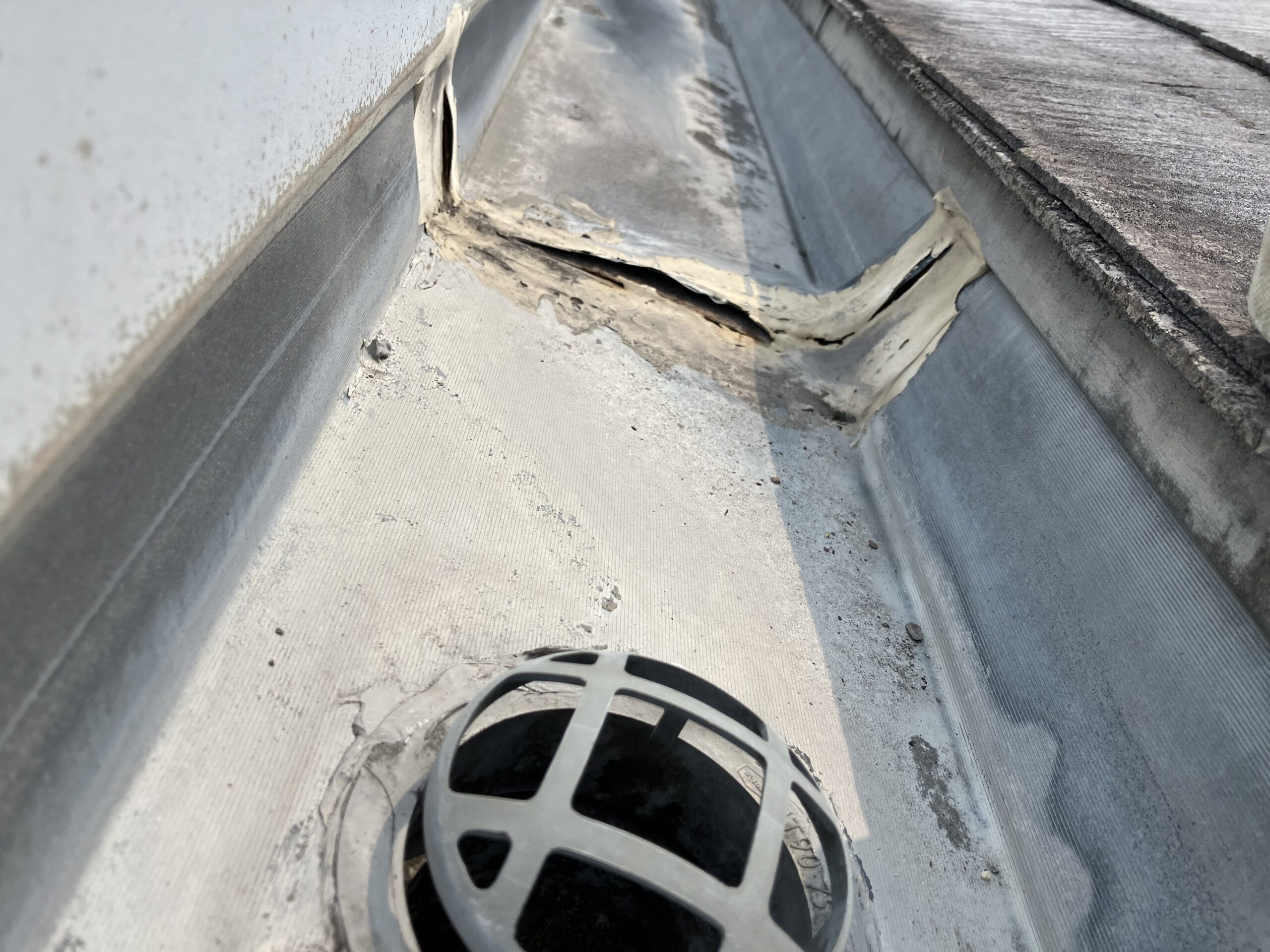 福岡県太宰府市で行ったオークリッジによる屋根カバールーフ工事の施工写真